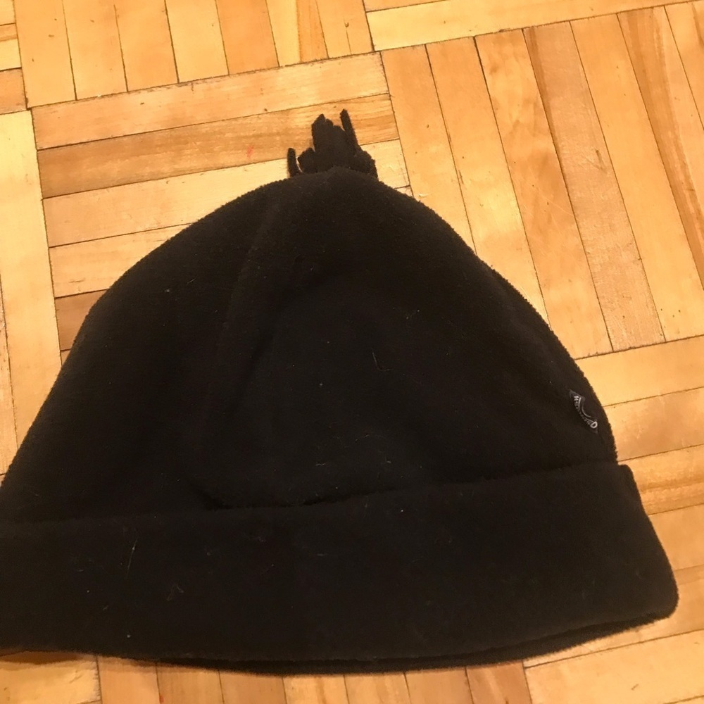 3/15$ Black Minimalist Winter Hat​